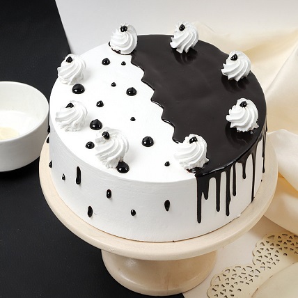 Duet Cake (white and black forest) image