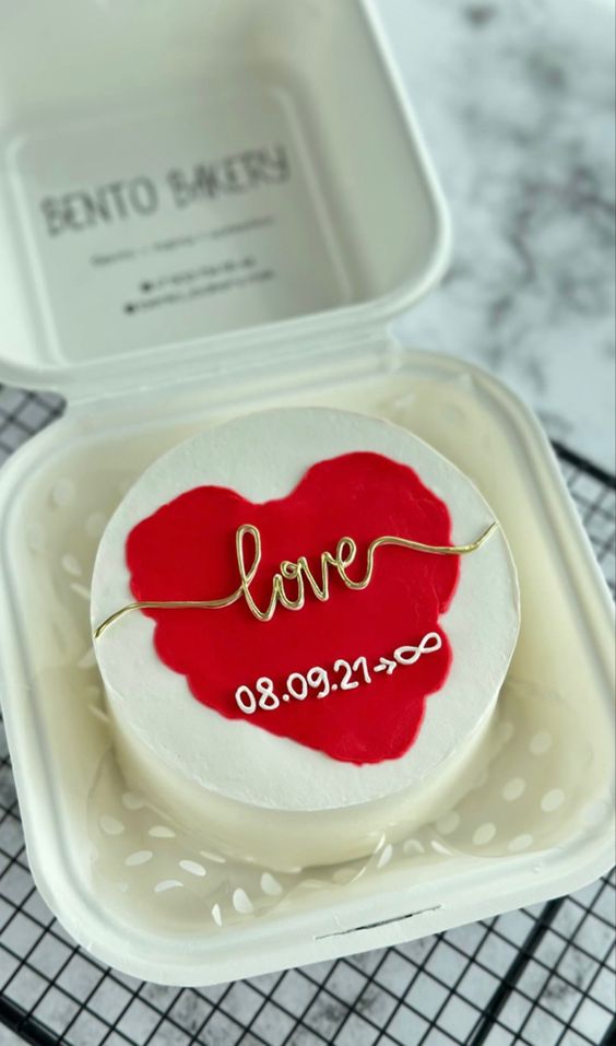 Valentine Special Bento Cake image